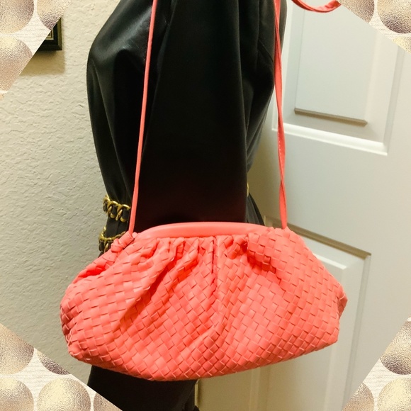 WOVEN CORAL POUCHY CLUTCH 🩷CLOSEOUT DEAL NWT 🩷 DESIGNER INSPIRED Vegan Leather - Picture 3 of 9